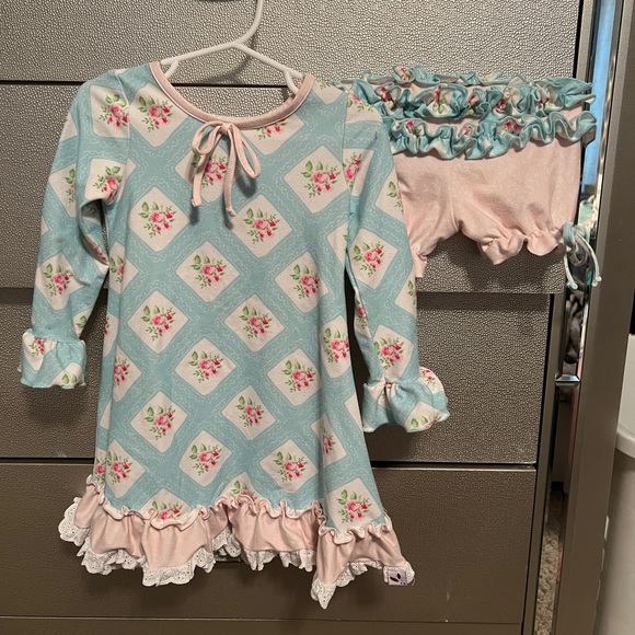 2T SweetHoney Lounge Dreamer Gown and shorties